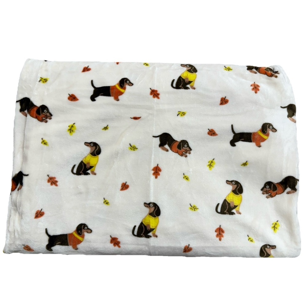NWT Autumn Dachshund Dog Print Ultra Plush Throw Blanket Ivory 50x70 Dogs Weenie